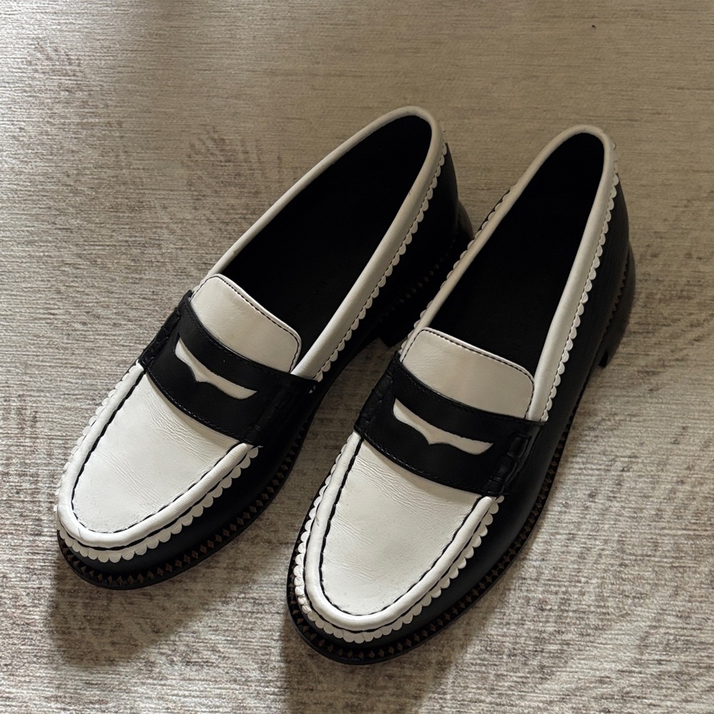 Freda Salvador Two-Tone Black and White Women’s Loafers NWOT, Hard to find